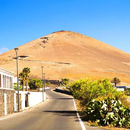 Tiny House Madora - Sea View - Amazing Garden - Quiet Location - Bodegas & Hiking Trails Nearby Appartamento *