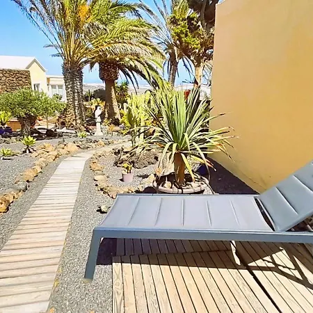 Tiny House Madora - Sea View - Amazing Garden - Quiet Location - Bodegas & Hiking Trails Nearby Appartamento