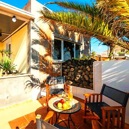 Tiny House Madora - Sea View - Amazing Garden - Quiet Location - Bodegas & Hiking Trails Nearby Apartment La Asomada (Lanzarote)