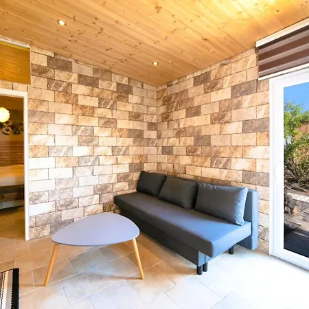 Apartment Tiny House Madora - Sea View - Amazing Garden - Quiet Location - Bodegas & Hiking Trails Nearby *