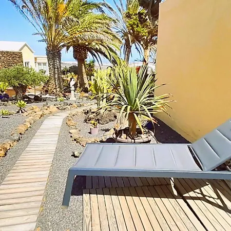 Tiny House Madora - Sea View - Amazing Garden - Quiet Location - Bodegas & Hiking Trails Nearby Apartment